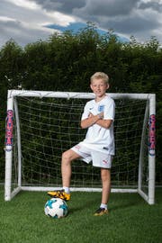 Die drei Löwen auf dem Shirt verraten es: James Smith (10) aus Walchwil schwärmt für die Nationalmannschaft seiner Heimat England.