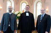 Feierliche Amtseinsetzung in der Kirche Salez, von links Pfarrer Rolf Bärtsch, Vizedekan Lars Altenhölscher, Kirchenvorsteherschafts-Präsident Michael Berger. (Bild: Hansruedi Rohrer)