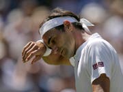 Neues Outfit, gleiches Resultat wie meist: Roger Federer steht in Wimbledon in der 2. Runde (Bild: KEYSTONE/AP/TIM IRELAND)