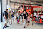 Hunderte interessierte Besucherinnen und Besucher besichtigten am Samstag das neue Depot und den Fuhrpark der Feuerwehr Rheineck-Thal-Lutzenberg. (Bild: Max Tinner)