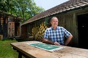 Der Jassteppich liegt bereit: Auch als Regierungsrat konnte er die Liebe zu diesem Kartenspiel pflegen. (Bild: Corinne Glanzmann, Alpnach, 27. Juni 2018)