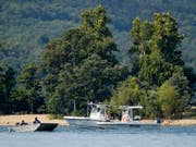   Rescue forces were able to recover four missing boat prisoners on Friday. That killed 17 people at the Table Rock Lake tragedy. (Photo: Keystone / AP / CHARLIE RIEDEL) 