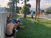 Teamansprache 90 Minuten vor dem Spiel: Trainer Benjamin Redder (rechts) erklärt seinen Spielern die Taktik gegen den noch unbesiegten Gegner Lugano. (Bild: Matthias Hafen)