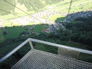 Auf der Talfahrt nach Wolfenschiessen kommt die zweite Gondel der Brändlenbahn entgegen.