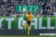 Können Peter Tschernegg und der FCSG gegen Titlverteidiger YB mit Kevin Mbabu bestehen? (Bild: Michel Canonica)