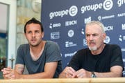 Raphaël Nuzzolo (links) und sein Trainer Michel Decastel während der Medienkonferenz vor dem Saisonstart. (Bild: Patrick Hürlimann/Keystone (Lignieres, 19. Juli 2018))