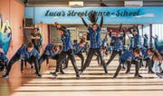 «We are Hip-Hop». Die jugendlichen Tänzerinnen und Tänzer führen ihre erfolgreiche Show vor. (Bild: Maya Heizmann)