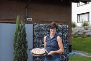 Aprikosen-Streuselkuchen: Der Lieblingsdessert von Hedy Enzler und ihrer Familie, die in Appenzell wohnen. (Bild: Miranda Diggelmann)