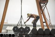 Eine Lieferung Stahlrohre erreicht ein Lager in Schanghai. (Bild: Qilai Shen/Bloomberg (Schanghai, 5. Juli 2018))