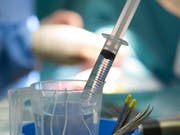 Tod nach Pobacken-Injektion: In Brasilien starb eine Patientin wenige Stunden nach einer Schönheitsoperation in der Wohnung eines Chirurgen. (Bild: KEYSTONE/GAETAN BALLY)