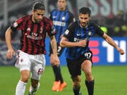 Ricardo Rodriguez (links) kann mit Milan doch an der Europa League teilnehmen (Bild: KEYSTONE/EPA ANSA/DANIEL DAL ZENNARO)