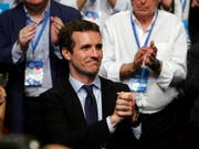 Der strahlende Sieger: Pablo Casado nach seiner Wahl an die Parteispitze der spanischen Konservativen (Partido Popular). (Bild: KEYSTONE/EPA EFE/JUAN CARLOS HIDALGO)