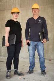 Cosima Thurneysen und Roger Kaufmann sind unterwegs auf der Baustelle. Bild: Jakob Ineichen (Sissach, 19. Juli 2018)