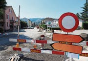 Bleibt länger gesperrt: Die Bahnhofstrasse ab der Verzweigung Kriessernstrasse. (Bild: Benjamin Schmid)