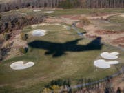 Ein Kleinflugzeug näherte sich unerlaubt dem privaten Golfclub von US-Präsident Donald Trump in Bedminster im Bundesstaat New Jersey. (Bild: KEYSTONE/AP/CAROLYN KASTER)