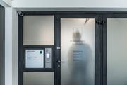 Die Räume des Kreisgericht sind auf vier Etagen verteilt un durch Wohnungen respektive Arztpraxis getrennt. (Bild: Hanspeter Schiess)