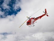 Die Air-Zermatt hat am Sonntag einen Alpinisten geborgen, der beim Aufstieg auf das Lagginhorn in Saas-Grund VS tödlich verunglückt war. (Bild: KEYSTONE/JEAN-CHRISTOPHE BOTT)