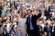 Pablo Casado und seine Frau Isabel Torres nach Wahl am Parteitag des Partido Popular. (Bild: Juan Carlos Hidalgo (Madrid, 21. Juli 2018))