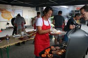 Claudia Lang aus Hellbühl will mit Hamburgern und Peperoni die Jury beeindrucken.