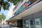 Möglichkeit 2: Migros Bank. Bietet ideale Voraussetzungen in Parterre und Obergeschoss.