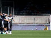 Einsamer Goalie: Sittens Anthony Maisonnial verzeichnet im Wallis einen Horrorstart (Bild: KEYSTONE/LAURENT GILLIERON)