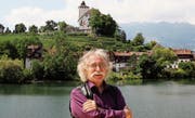 Regisseur Kuno Bont wohnt selbst am Werdenbergersee und wagt sich dort mit Verdis «La Traviata» erstmals an eine Oper. (Bild: Martin Preisser)