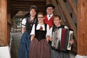 Das Jodelterzett Seetal tritt am 28. Juli in Sarnen auf (v.l.): Yvonne Fend-Bruder, Karin Weber-Widmer, Sämi Studer und die Akkordeonistin Doris Erdin-Treier. (Bild: PD)