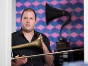 Michael Flury spielt seit 30 Jahren Posaune. Sie ist - abgesehen von seinen Eltern und Geschwistern - seine langjährigste Begleiterin. (Bild: Keystone/CHRISTIAN BEUTLER)