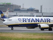 Bei Ryanair haben Streiks bereits im ersten Geschäftsquartal 2018/19 auf die Bilanz gedrückt. (Bild: KEYSTONE/EPA/STR)