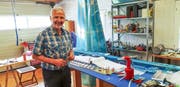 Die umfunktionierte Garage dient Karl «Charly» Kistler als praktische RV12-Bausatz-Werkstatt. Das saubere Nieten macht ihm besonderen Spass und gibt Sicherheit.