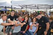 Das Weinfest-OK: Urs Giezendanner,Marco Grüninger, Hanspeter Lorenz, Conny Grüninger, Nicole Felber und OK-Präsident Kurt Grüninger. (Bild: Margrith Pfister Kübler)
