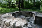 Werden mit Informationblättern versehen: Feuerstellen im Kanton TG. (Bild: Susann Basler)