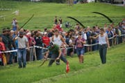 Das Mannschaftsmähen gilt als Spektakel am Anlass. Bild: Werner Grüninger