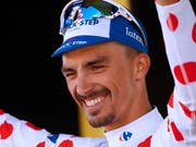 Julian Alaphilippe trägt nicht nur das gepunktete Trikot des besten Bergfahrers, in Bagnères-de-Luchon gewann der Franzose auch seine zweite Etappe im Rahmen der diesjährigen Tour de France (Bild: KEYSTONE/EPA/KIM LUDBROOK)
