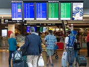 Im nächsten Jahr müssen Ferienhungrige tiefer in die Tasche greifen. (Bild: KEYSTONE/PATRICK B. KRAEMER)