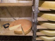 Teuer und dennoch nachgefragt: Schweizer Sortenkäse wie etwa Gruyère. (Bild: Keystone/GAETAN BALLY)