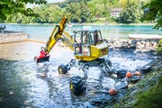 Die Stadt Diessenhofen baut ein Erholungsgebiet für Fische aus dem Rhein. Das kalte Wasser vom Geisslibach wird im Becken rückgestaut und die Fische können sich abkühlen. (Bild: Andrea Stalder)