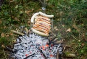 Nicht mehr erlaubt: Bräteln im Wald ist im Kanton St.Gallen verboten. (Bild: Keystone)