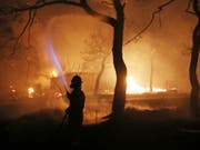 Bei den verheerenden Waldbränden in Griechenland sind zahlreiche Menschen ums Leben gekommen. (Bild: KEYSTONE/AP/THANASSIS STAVRAKIS)
