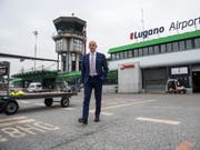 Maurizio Merlo, Direktor des Flughafen Lugano-Agno, schmiedet Pläne, um den Flugbetrieb nach Genf zu garantieren. (Bild: KEYSTONE/TI-PRESS/GABRIELE PUTZU)