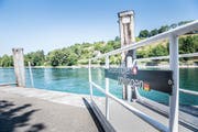 Durch den tiefen Wasserpegel am Bodensee und Rhein, können nicht mehr alle Landestellen angefahren werden. Diessenhofen ist auch betroffen. (Bild: Andrea Stalder)