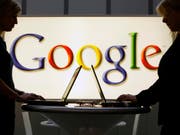 Obschon die Google-Mutter Alphabet die Rekordstrafe der EU-Kommission anfechten will, wurde sie in der Bilanz bereits verbucht. (Bild: KEYSTONE/AP/JENS MEYER)