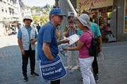Manfred Nährer stellt sein Mandarin bei chinesischen Touristen auf die Probe. (Bild: Livia Grob)