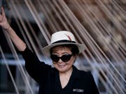 Yoko Ono will im Herbst ein neues Album mit dem Titel «Warzone» herausbringen. (Bild: KEYSTONE/AP/REBECCA BLACKWELL)