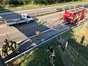 Die Polizei führte den Verkehr einspurig, die Feuerwehr bewältigte die Löscharbeit.