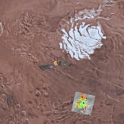 Die Computergrafik zeigt das Ebenengebiet des südlichen Marspols. Die farbig markierten Stellen zeigen einen von Themis (Thermal emission imaging system) untersuchten Bereich. Die dunkelblauen Stellen sollen die Präsenz von flüssigen Wasser zeigen (Bild: Nasa / AP)