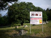 Nicht nur in Graubünden, auch in den Kantonen Uri, Schwyz, Ob- und Nidwalden sowie in Schaffhausen ist es nun verboten, im Wald Feuer zu entfachen. (Bild: KEYSTONE/GIAN EHRENZELLER)