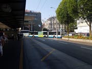 Die Situation auf der Kreuzung der Pilatusstrasse mit der Zentralstrasse und der Einmündung zum Bahnhofplatz (Bild: Leserreporter)