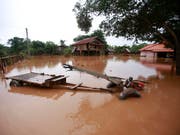 Nach einem Dammbruch in Laos ist die Umgebung des Damms noch immer überflutet - 27 Menschen kamen ums Leben, 131 weitere werden noch vermisst. (Bild: KEYSTONE/AP/HAU DINH)