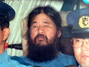 Japan hat weitere Sektenmitglieder um den bereits im Juli gehängten Chef Shoko Asahara in der Nacht auf Donnerstag wegen des Giftgasanschlags in Tokio im Jahr 1995 hingerichtet. (Bild: KEYSTONE/AP Kyodo News)